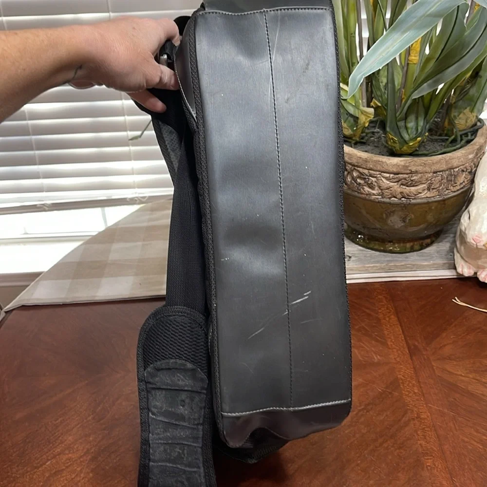 Tumi T-Tech Pulse Laptop Messenger Bag briefcase